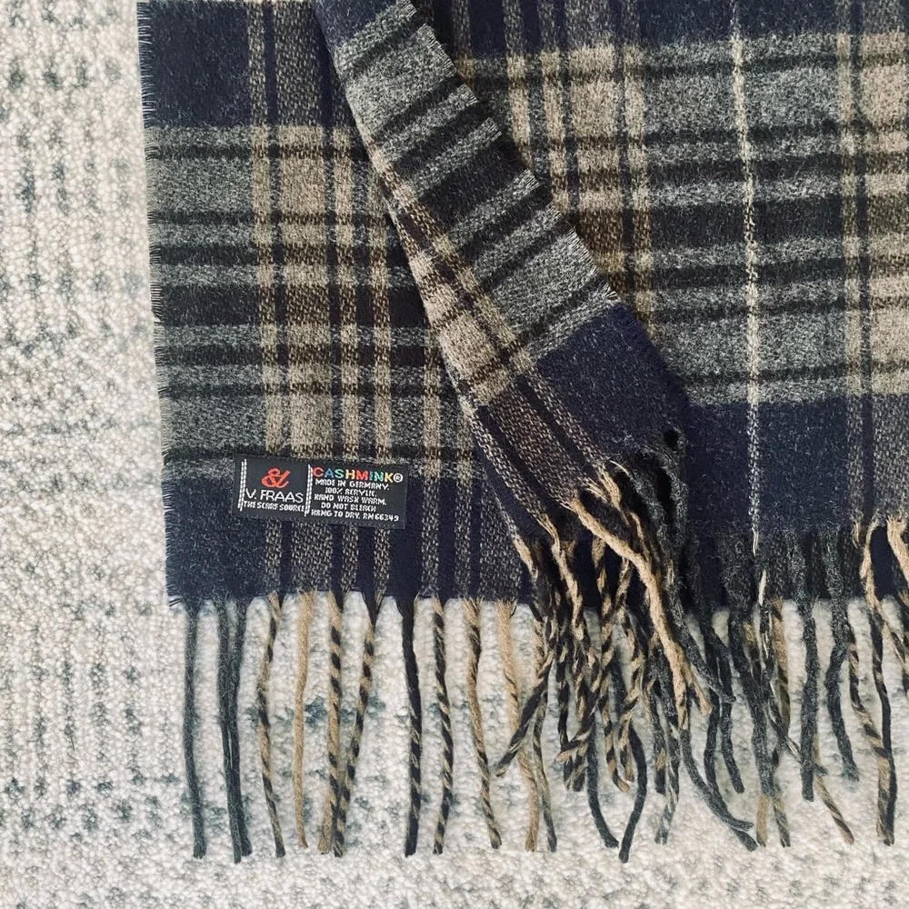 V. FRASS Men's Cashmink Black and Gray Scarf